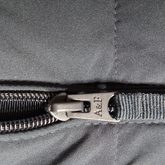 Abercrombie & Fitch NWOT stretch lightweight, packable puffer Jacket - Picture 11 of 15